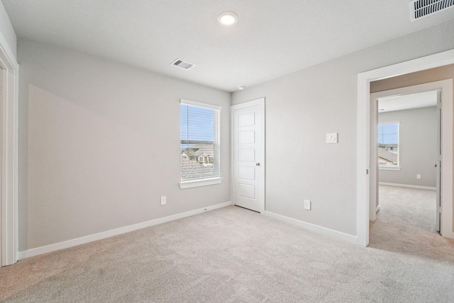 Spacious, unfurnished interior of a new home in Southwinds, Baytown (Image 17). Spacious, unfurnished interior of a new home in Southwinds, Baytown (Image 17).