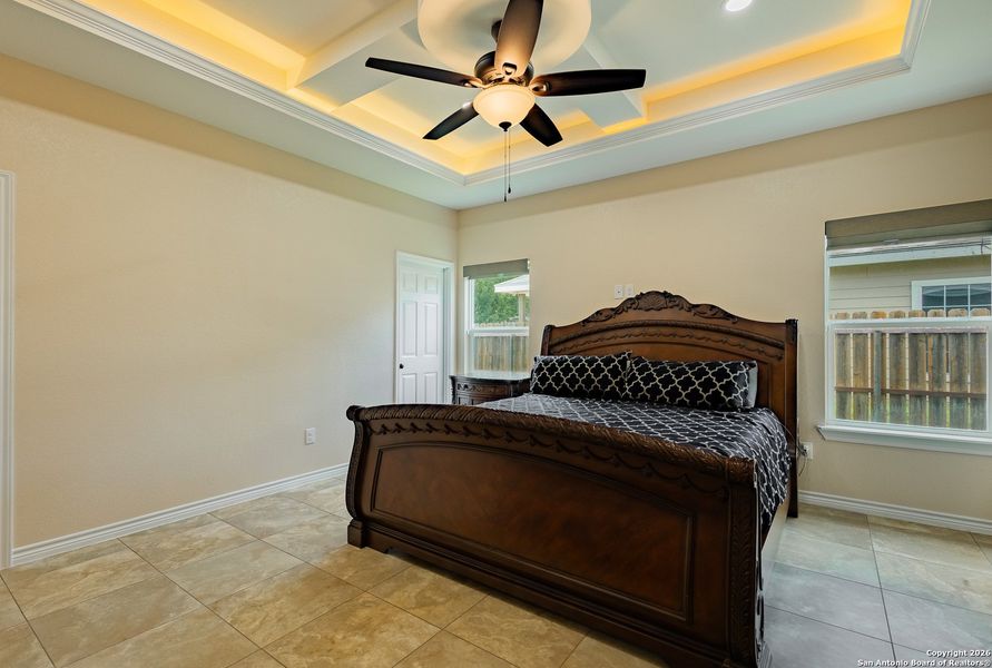Furnished interior view inside a new home in , Uvalde (Image 7).