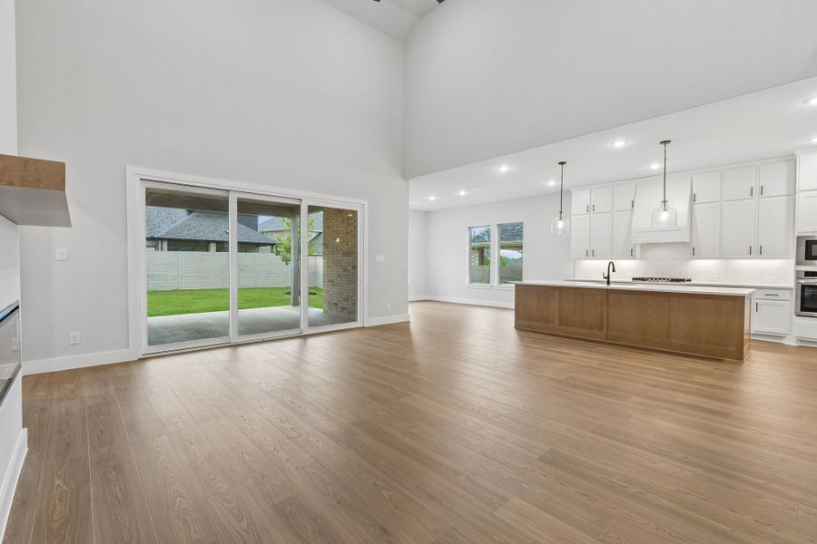 Spacious, unfurnished interior of a new home in Painted Tree Lakeside, McKinney (Image 16).