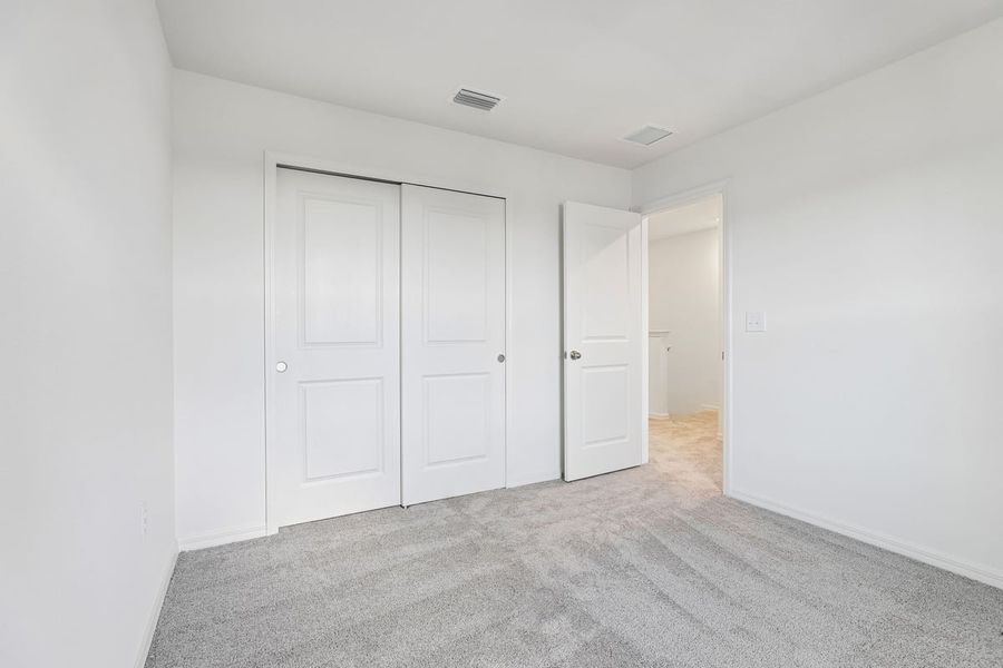 Spacious, unfurnished interior of a new home in Reserve at Forest Lake Townhomes, Lake Wales (Image 15).