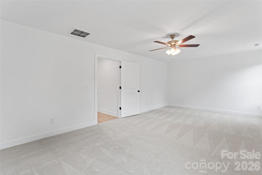 Spacious, unfurnished interior of a new home in , Harrisburg (Image 23).