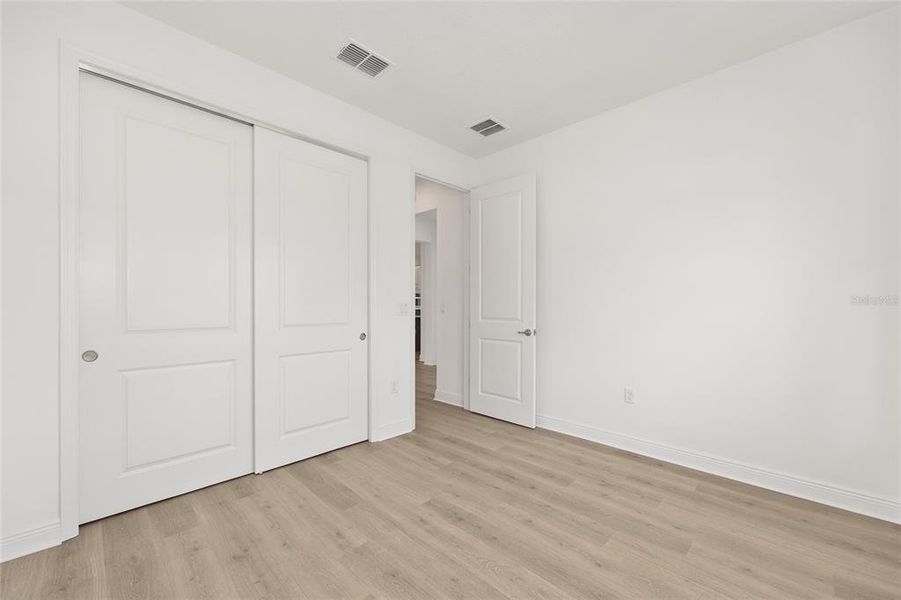 Spacious, unfurnished interior of a new home in , Ocala (Image 25).