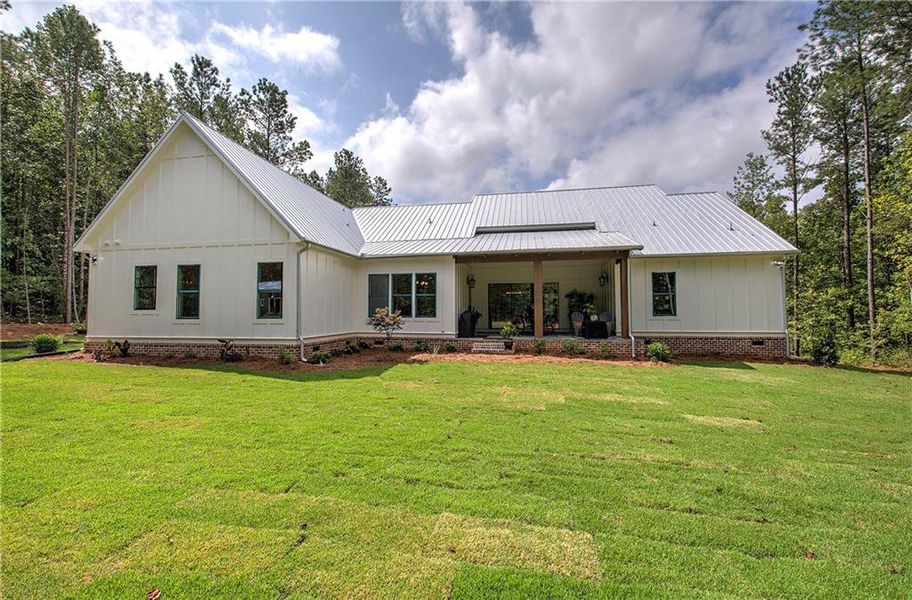 Exterior details and patio area of a home in , Acworth (Image 23).