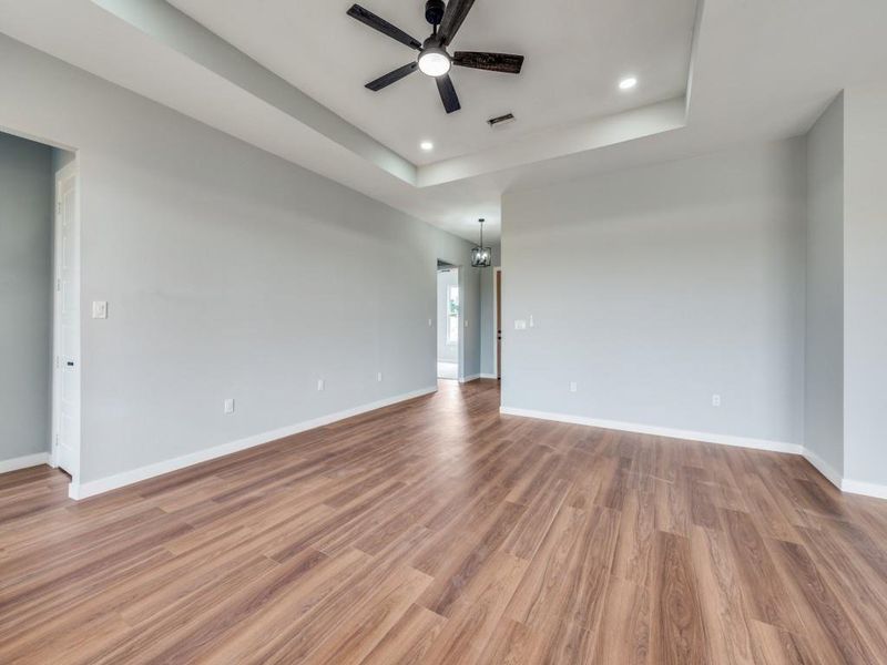Spacious, unfurnished interior of a new home in , De Leon (Image 20).