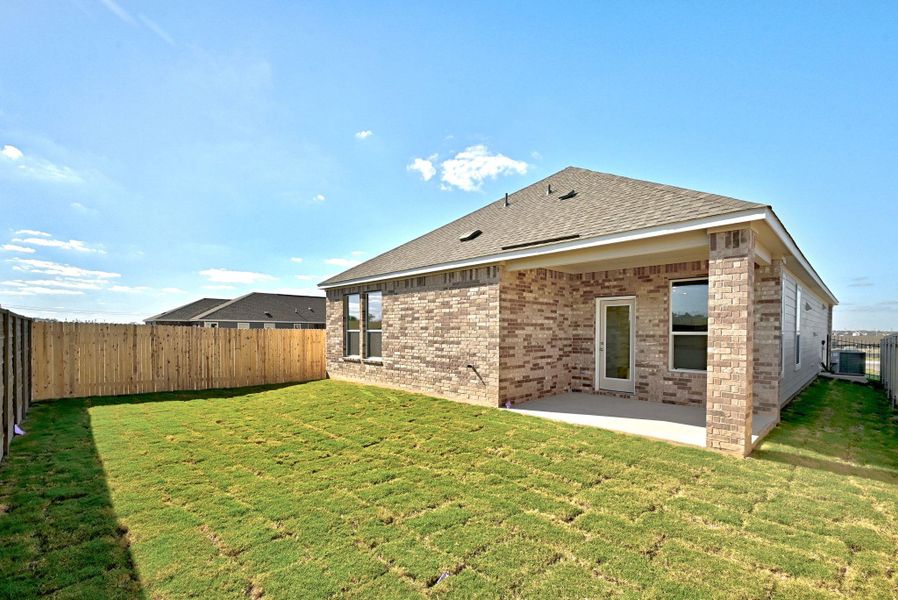 Exterior details and patio area of a home in Stoney Chase, Del Valle (Image 4).