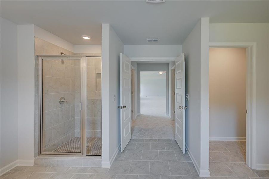Spacious, unfurnished interior of a new home in Grandview at Millers Mill, Stockbridge (Image 20).