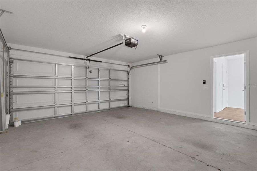 Spacious, unfurnished interior of a new home in Silverstone North, Palmetto (Image 23). Spacious, unfurnished interior of a new home in Silverstone North, Palmetto (Image 23).