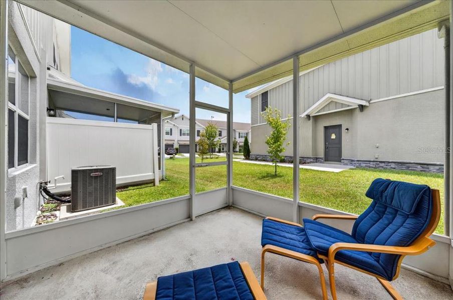 Exterior details and patio area of a home in Calusa Creek, Riverview (Image 4).