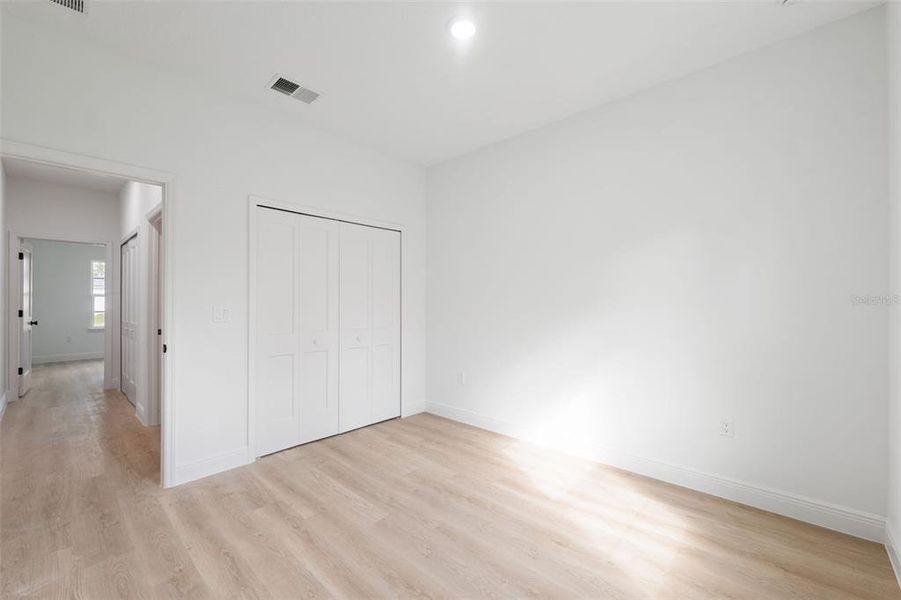 Spacious, unfurnished interior of a new home in , Ocala (Image 15).