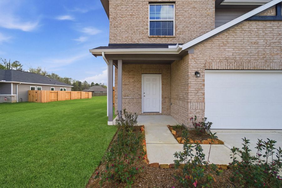 Exterior details and patio area of a home in Caney Mills, Conroe (Image 3).