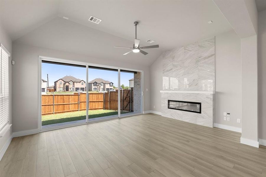 Spacious, unfurnished interior of a new home in Villages of Creekwood, Frisco (Image 16).