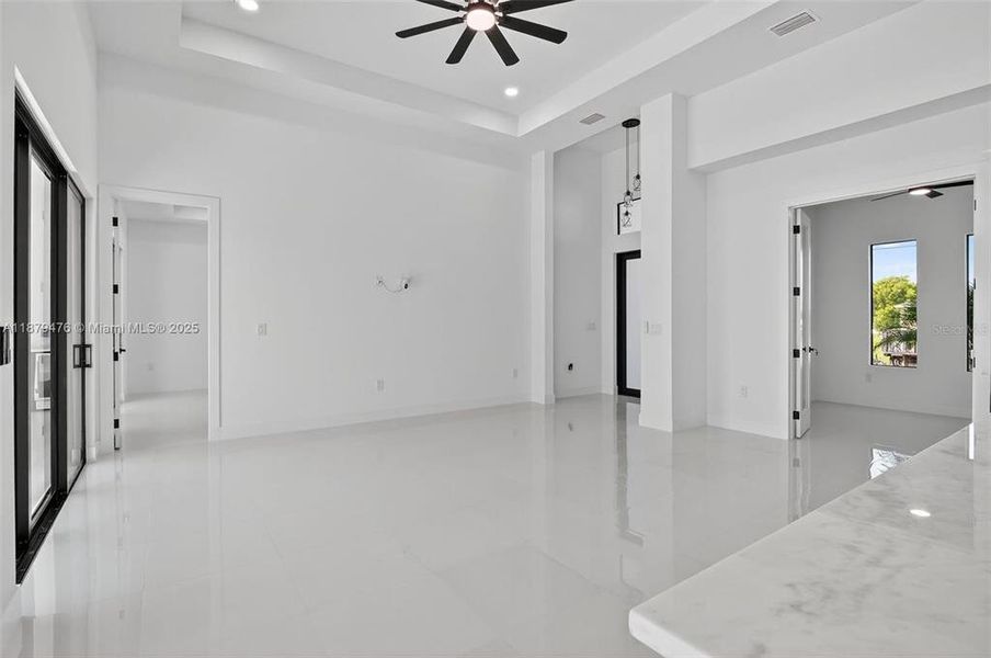 Spacious, unfurnished interior of a new home in , Cape Coral (Image 21).