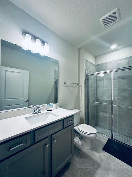 Furnished interior view inside a new home in , Clermont (Image 13).