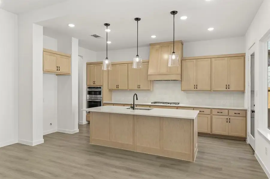 11. 7112 Bergamot - Kitchen (2)