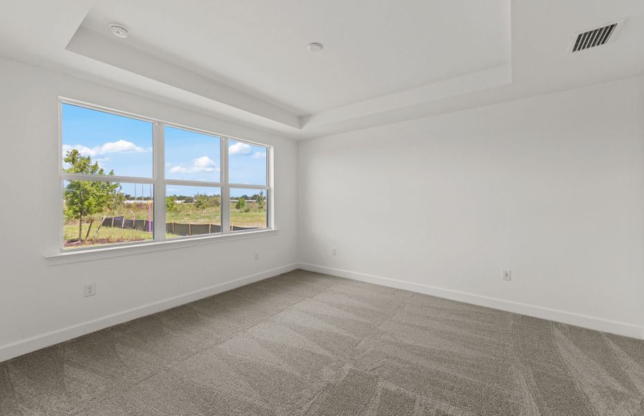 Spacious, unfurnished interior of a new home in Del Webb Oak Creek, North Fort Myers (Image 15).