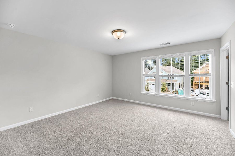 Spacious, unfurnished interior of a new home in Sweetgrass Station, Summerville (Image 15).