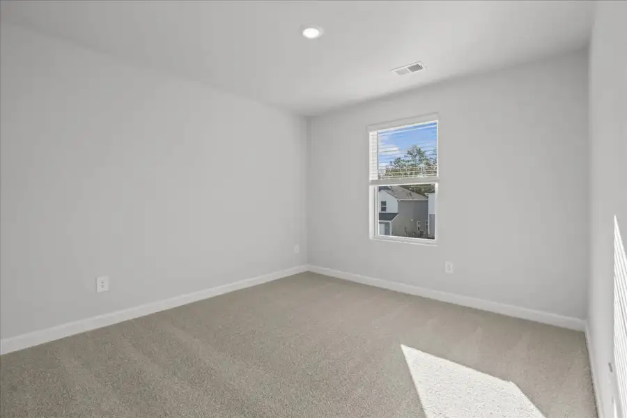 Spacious, unfurnished interior of a new home in Ashby Woods, Boiling Springs (Image 20).