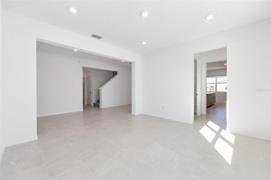 Spacious, unfurnished interior of a new home in Calesa Township, Ocala (Image 28).