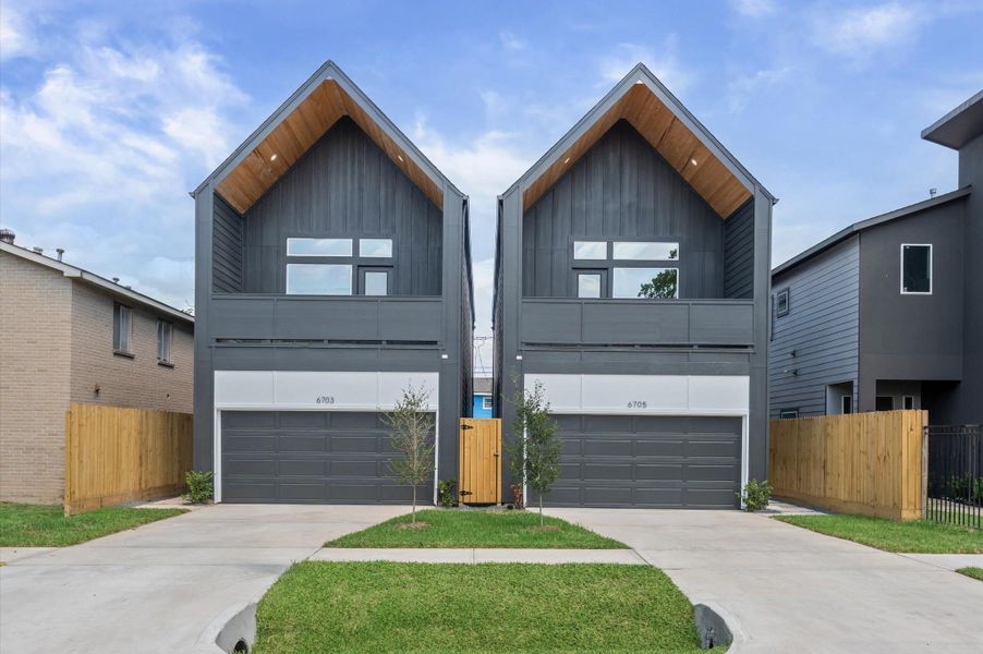 Welcome to Del Rio Estates in the New Medical Center @ OST! These beautiful two story homes offer a balcony and first floor guest suites.