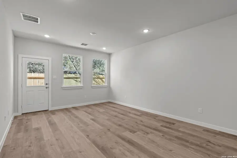 Spacious, unfurnished interior of a new home in Senna, Leon Valley (Image 15).