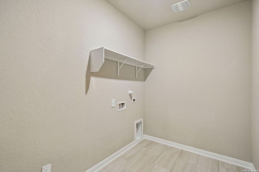 Spacious, unfurnished interior of a new home in Legendary Trails - Premier Series, Cibolo (Image 30). Spacious, unfurnished interior of a new home in Legendary Trails - Premier Series, Cibolo (Image 30).