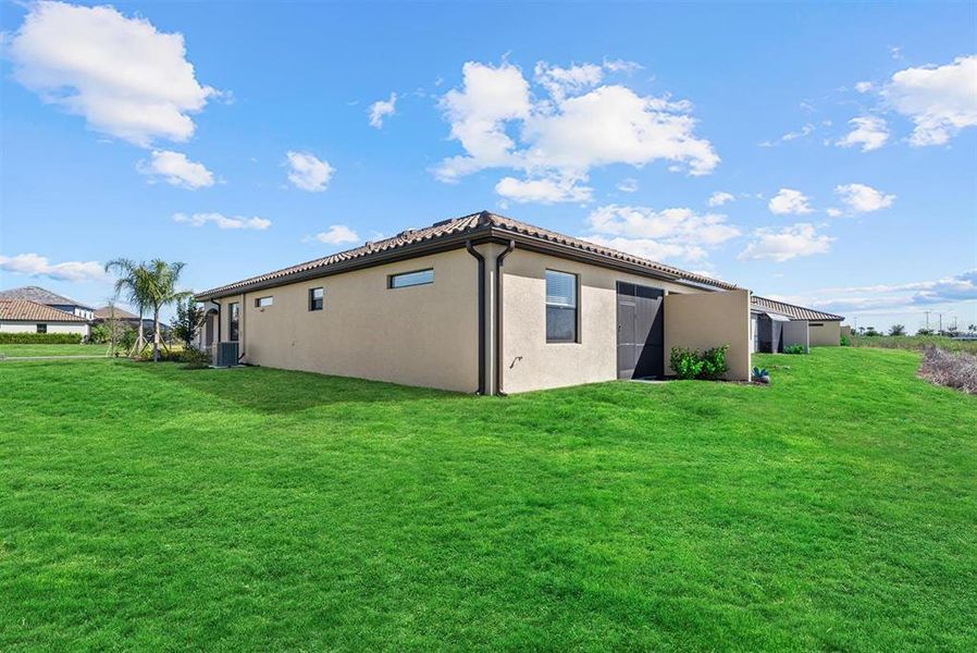 Exterior details and patio area of a home in Lorraine Lakes at Lakewood Ranch, Lakewood Ranch (Image 4).