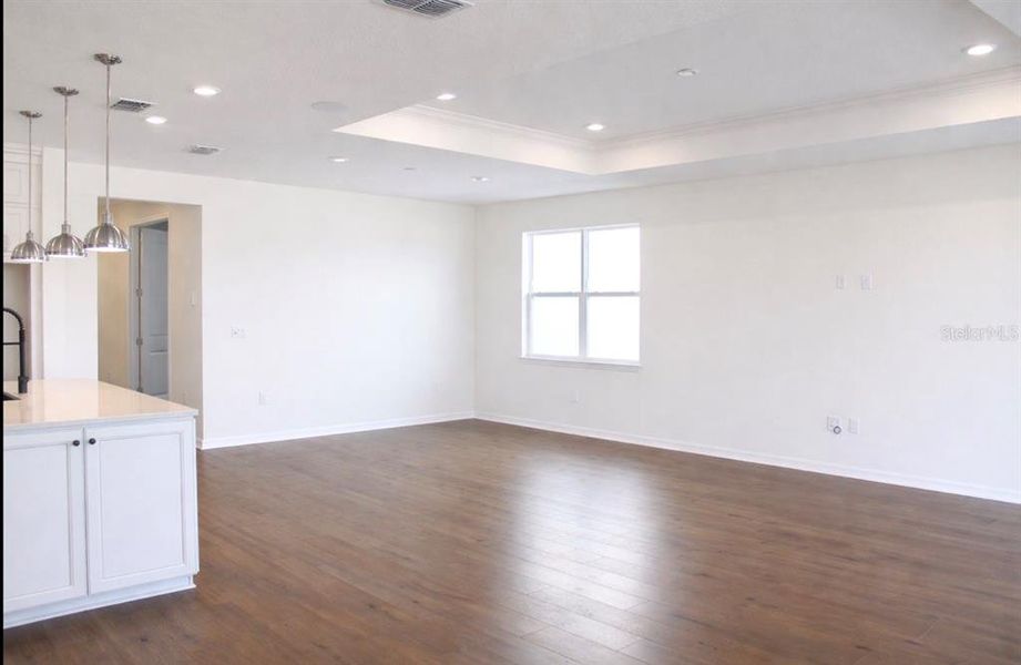 Spacious, unfurnished interior of a new home in , Clermont (Image 19).