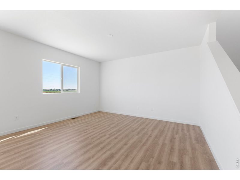 Spacious, unfurnished interior of a new home in Granary, Johnstown (Image 15).