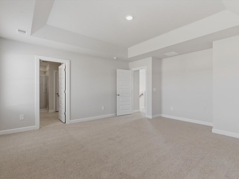 Spacious, unfurnished interior of a new home in Wexford Park, Fountain Inn (Image 14).