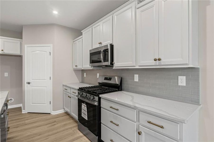 Furnished interior view inside a new home in Laurel Farms, Dallas (Image 17). Furnished interior view inside a new home in Laurel Farms, Dallas (Image 17).
