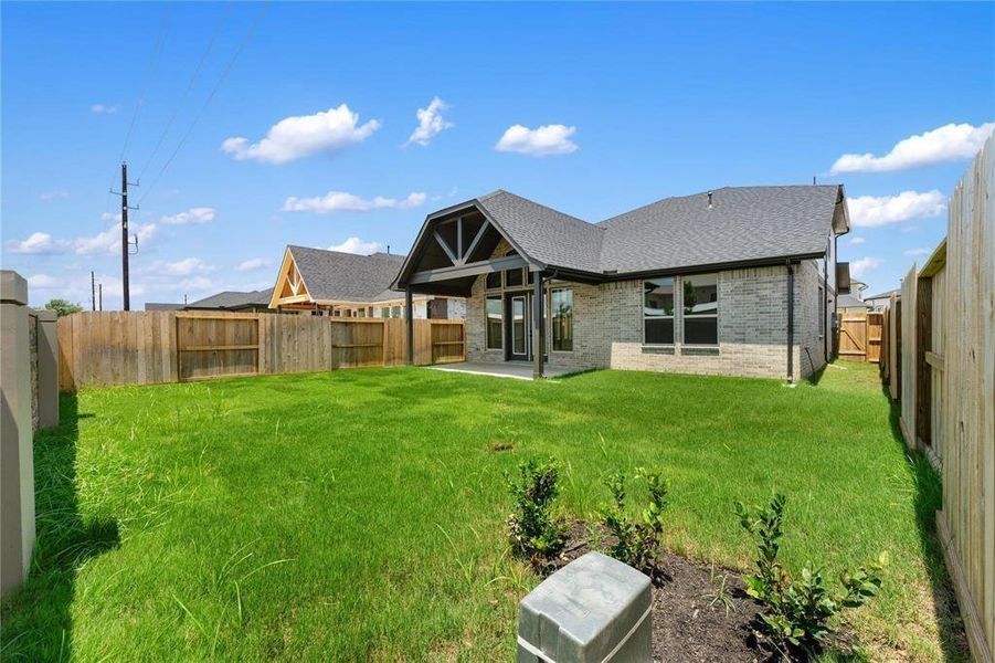 Exterior details and patio area of a home in Cross Creek Ranch 45' 70', Fulshear (Image 4).