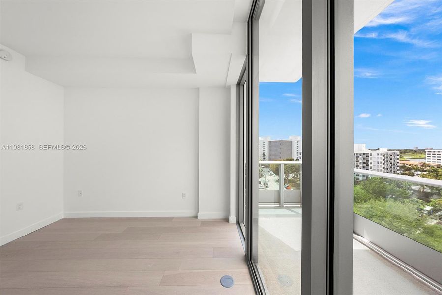 Spacious, unfurnished interior of a new home in , Bay Harbor Islands (Image 15).