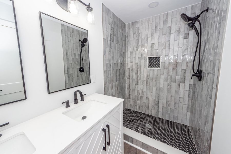 Furnished interior view inside a new home in , Hanahan (Image 9).