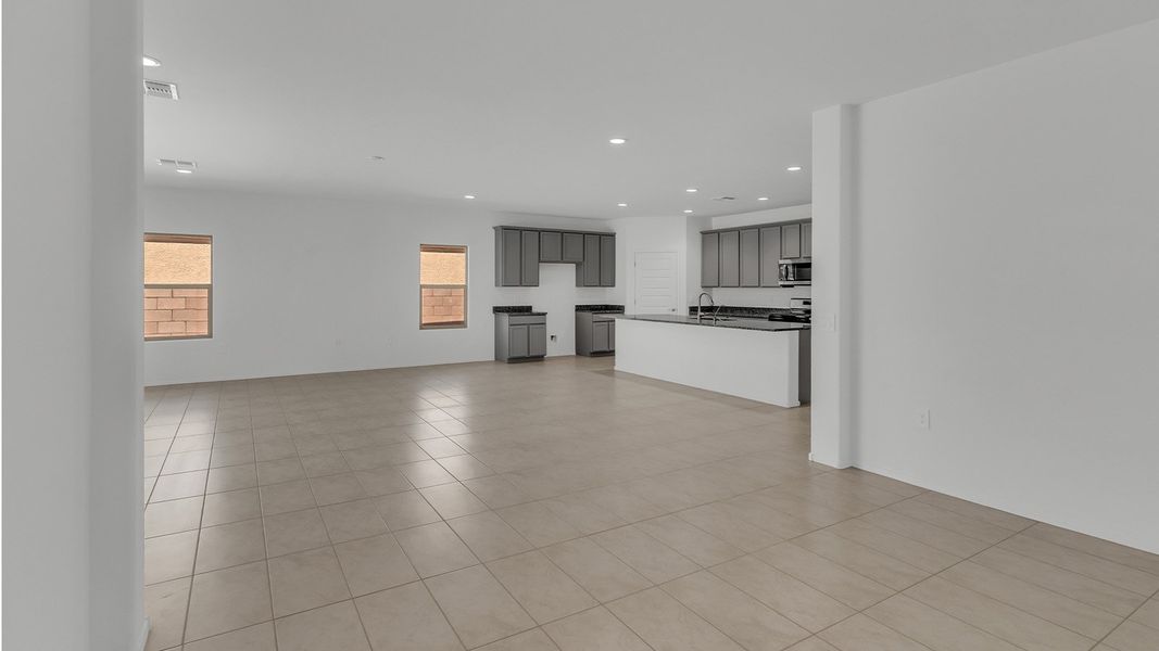 Spacious, unfurnished interior of a new home in Sycamore Vista, Vail (Image 26).