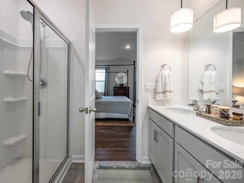 Primary bathroom en suite Primary bathroom en suite