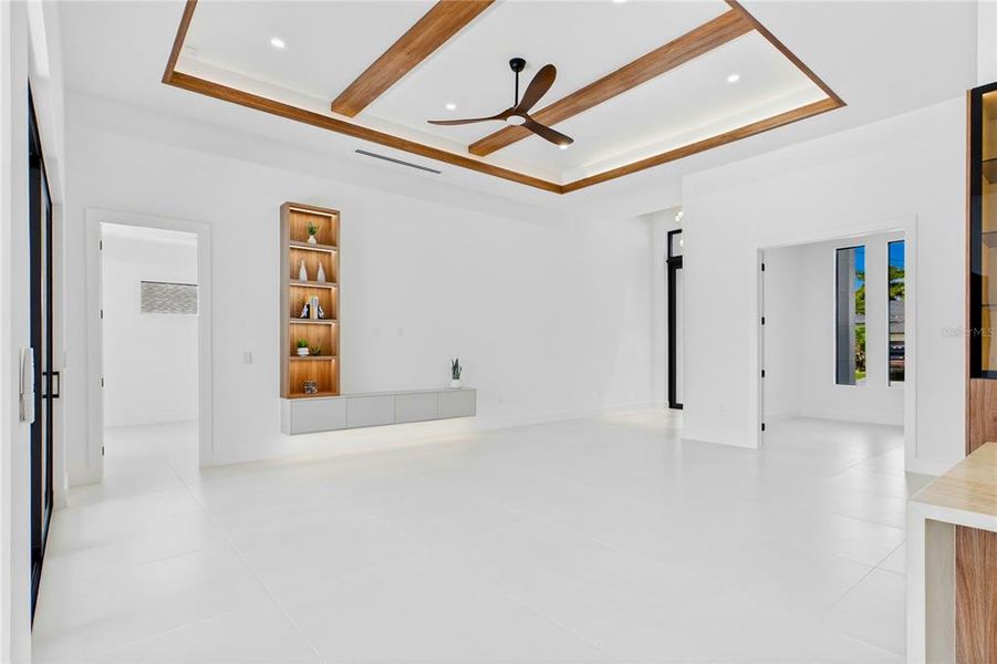 Spacious, unfurnished interior of a new home in , Cape Coral (Image 37).