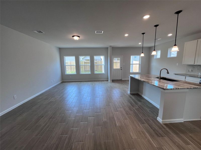 Spacious, unfurnished interior of a new home in Kendall Lakes, Alvin (Image 10). Spacious, unfurnished interior of a new home in Kendall Lakes, Alvin (Image 10).