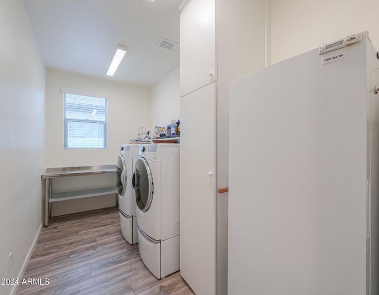 Laundry w/cabinets