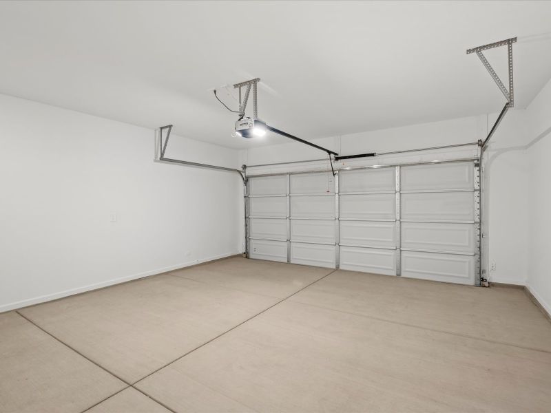 Spacious, unfurnished interior of a new home in Las Patrias at Star Valley Phase III - Premier Series, Tucson (Image 14).