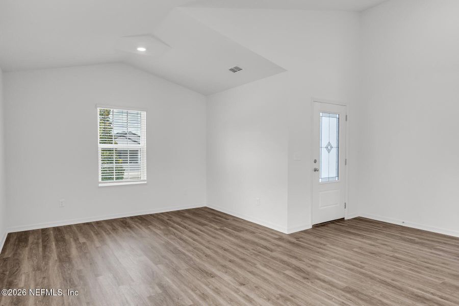 Spacious, unfurnished interior of a new home in Rolling Hills, Green Cove Springs (Image 14).