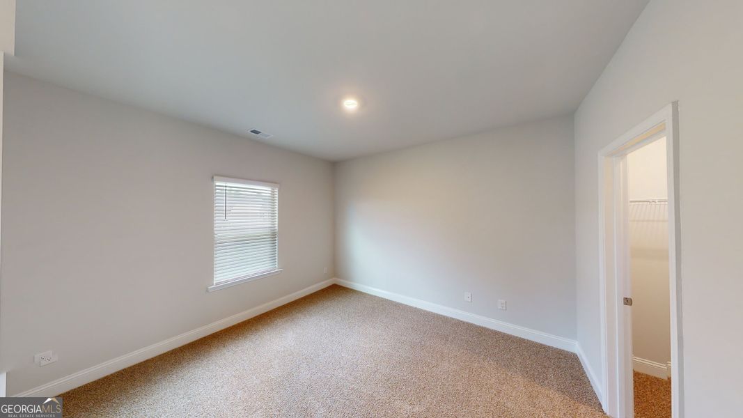 Spacious, unfurnished interior of a new home in Holliday Pass, Griffin (Image 18).