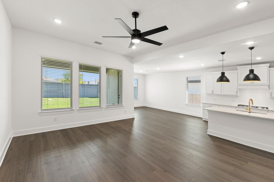 Spacious, unfurnished interior of a new home in Painted Tree, McKinney (Image 16).