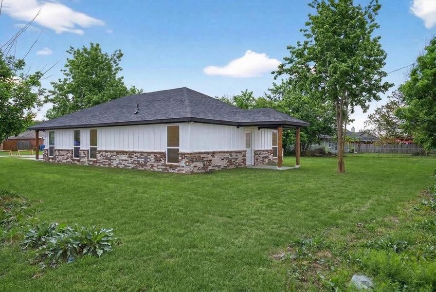 Exterior details and patio area of a home in , Gun Barrel City (Image 3). Exterior details and patio area of a home in , Gun Barrel City (Image 3).