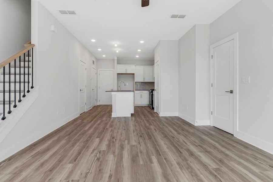 Spacious, unfurnished interior of a new home in Echo Park, Suwanee (Image 24).