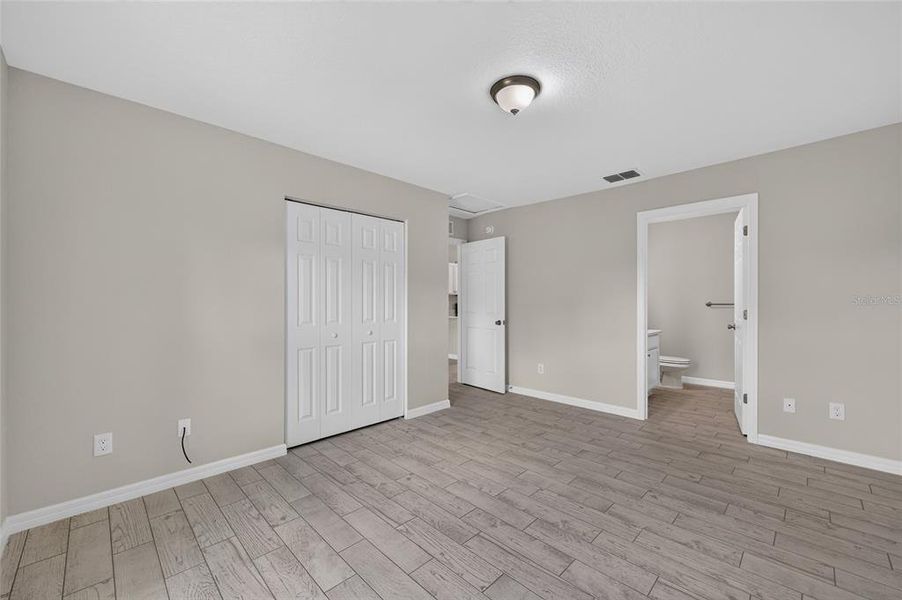 Spacious, unfurnished interior of a new home in , Ocala (Image 28).