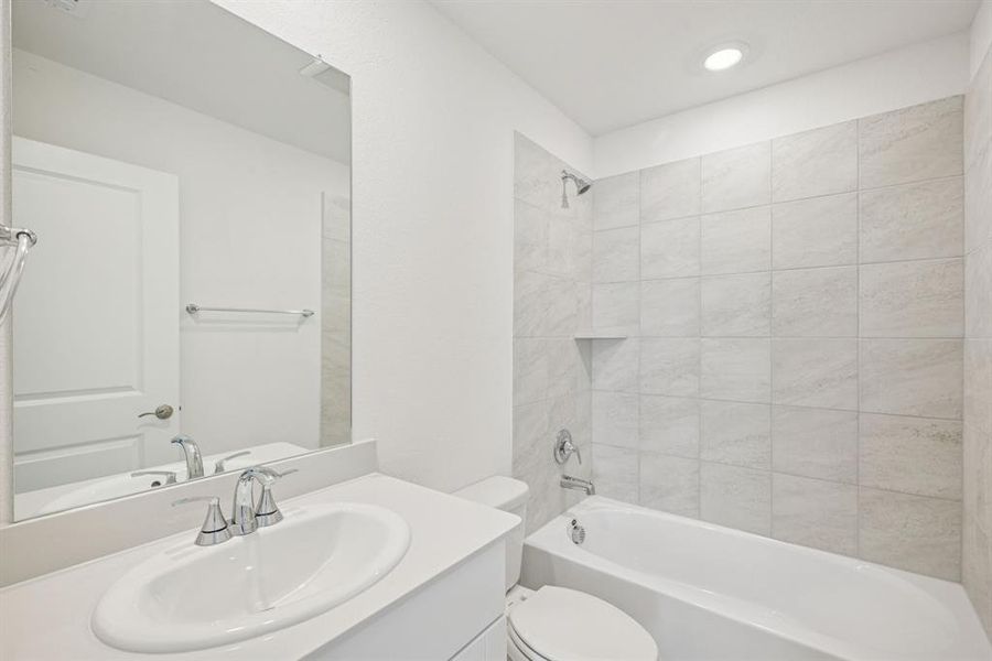 Furnished interior view inside a new home in Westmoor, Sherman (Image 11).