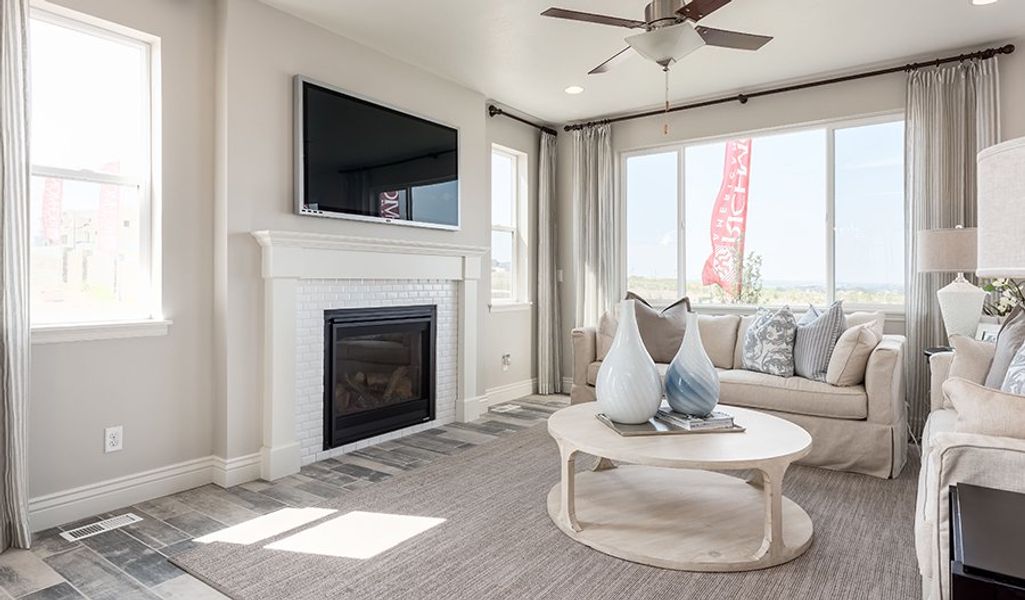 SouthHills-UT-Leah Great Room and fireplace