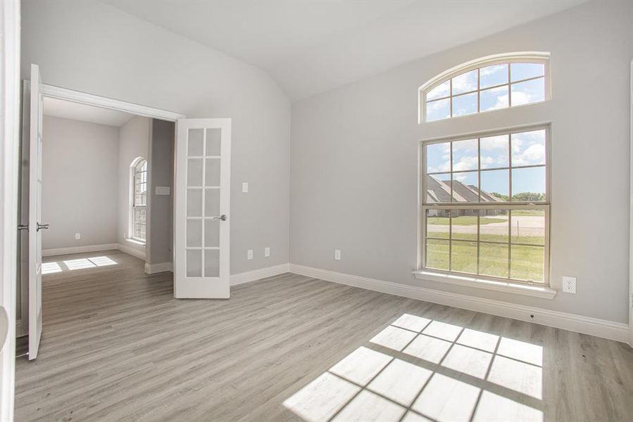 Spacious, unfurnished interior of a new home in , Waxahachie (Image 23).