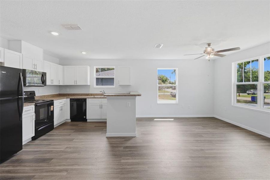 Spacious, unfurnished interior of a new home in , Apopka (Image 12).