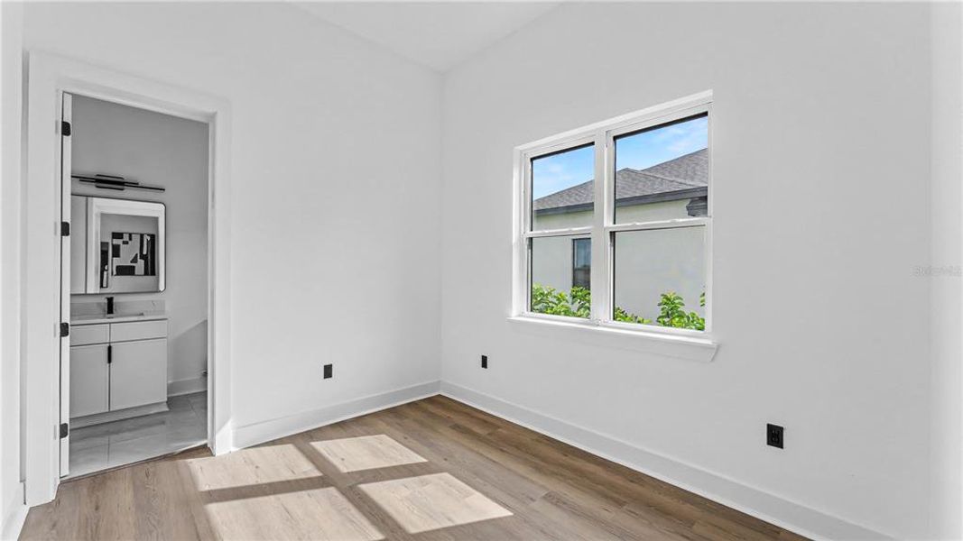 Spacious, unfurnished interior of a new home in , Lake Alfred (Image 53).
